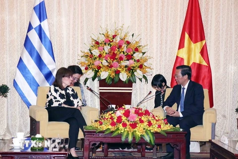 Chủ tịch UBND Thành phố Hồ Chí Minh Phan Văn Mãi tiếp Tổng thống Hy Lạp Katerina Sakellaropoulou. (Ảnh: Xuân Khu/TTXVN)