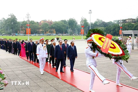 Lãnh đạo Đảng, Nhà nước vào Lăng viếng Bác và các Anh hùng liệt sỹ