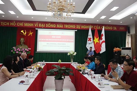 Quang cảnh một buổi hội đàm giữa Hội Chữ thập đỏ Việt Nam và Hội Chữ thập đỏ Canada. (Nguồn: redcross.org.vn)