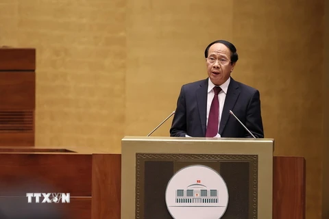 Phó Thủ tướng Lê Văn Thành thừa ủy quyền của Thủ tướng trình bày Báo cáo đánh giá bổ sung kết quả thực hiện kế hoạch phát triển kinh tế-xã hội và ngân sách nhà nước năm 2021 và tình hình thực hiện kế hoạch phát triển kinh tế-xã hội và ngân sách nhà nước n