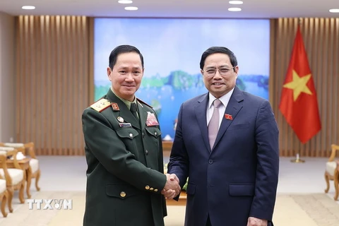 Thủ tướng Phạm Minh Chính tiếp Trung tướng Kham lieng Outhakai Sone, Tổng Tham mưu trưởng Quân đội nhân dân Lào. (Ảnh: Dương Giang/TTXVN)