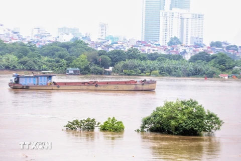 Hình ảnh mực nước sông Hồng tại Hà Nội đang dâng cao