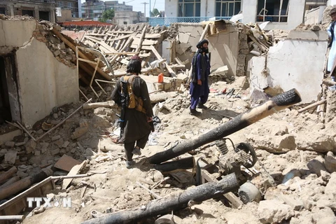 Hiện trường một vụ đánh bom ở thủ đô Kabul, Afghanistan. (Ảnh: THX/TTXVN)