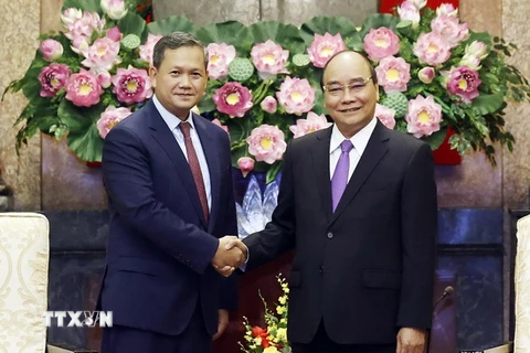 Chủ tịch nước tiếp Phó Tổng tư lệnh Quân đội Hoàng gia Campuchia. (Ảnh: Thống Nhất/TTXVN)