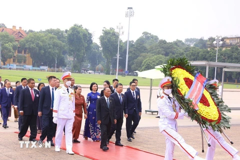 Chủ tịch Quốc hội Campuchia vào Lăng viếng Chủ tịch Hồ Chí Minh 