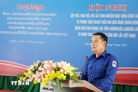 Bí thư Đoàn thanh niên Nhân dân cách mạng Lào tỉnh Champasak Khamsy Linsavath phát biểu tại chương trình gặp mặt. (Ảnh: Hoài Thu/TTXVN)