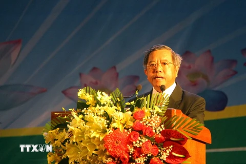 Ông Boviengkham Vongdala, Ủy viên Trung ương Đảng, Bộ trưởng Bộ Công nghệ và Truyền thông, Chủ tịch Hội hữu nghị Lào-Việt Nam phát biểu tại lễ khai mạc Liên hoan Hữu nghị nhân dân Việt Nam-Lào lần thứ V. (Ảnh: Nguyên Linh/TTXVN)