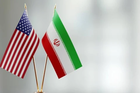 Cờ Mỹ và Iran. (Nguồn: AFP)