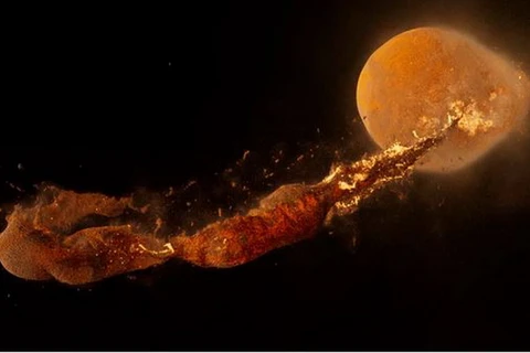 Mô phỏng cho thấy mặt trăng hình thành từ phần còn lại của Theia và các phần của lớp phủ bị đẩy ra của Trái đất. (Nguồn: livescience.com)