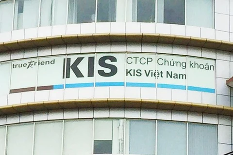 Chứng khoán KIS bị phạt 335 triệu đồng vì liên quan đến Tân Hoàng Minh