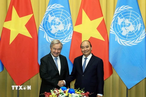 Chủ tịch nước Nguyễn Xuân Phúc và Tổng Thư ký Liên hợp quốc António Guterres. (Ảnh: Thống Nhất/TTXVN)