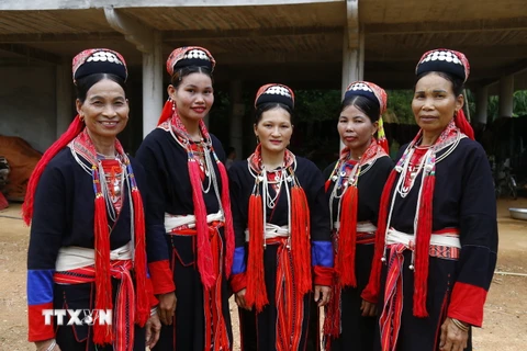 Ngắm trang phục truyền thống người Dao Thanh Y ở Tuyên Quang
