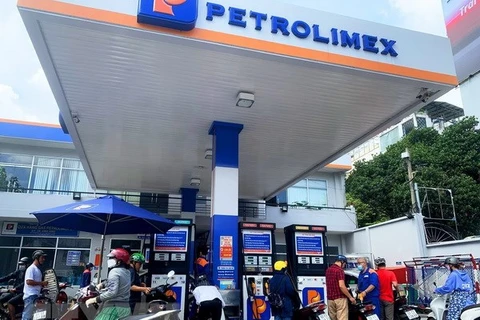 Một cửa hàng bán xăng dầu tại Thành phố Hồ Chí Minh. (Ảnh: Hồng Đạt/TTXVN)