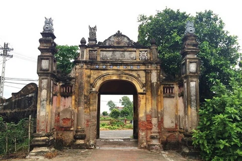 Cổng làng Nôm là một trong những nhân chứng lịch sử đi qua 2 cuộc kháng chiến của dân tộc Việt Nam. (Ảnh: Vietnam+)
