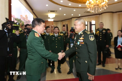 Thượng tướng Hoàng Xuân Chiến tiếp Đại tướng Narongpan Jittkaewtae. (Ảnh: Hồng Pha/TTXVN phát)