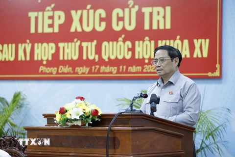 Thủ tướng Phạm Minh Chính phát biểu tại buổi tiếp xúc cử tri thành phố Cần Thơ. (Ảnh: Dương Giang/TTXVN)