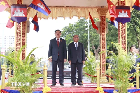 Lễ đón Chủ tịch Quốc hội Vương Đình Huệ thăm chính thức Campuchia