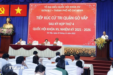 Hình ảnh Chủ tịch nước Nguyễn Xuân Phúc tiếp xúc cử tri quận Gò Vấp