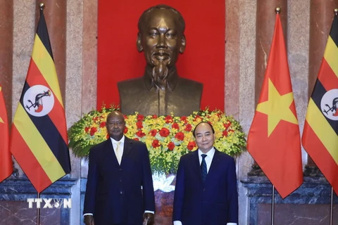 Chủ tịch nước Nguyễn Xuân Phúc và Tổng thống Uganda Yoweri Kaguta Museve. (Ảnh: Thống Nhất/TTXVN)