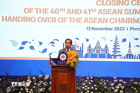 Tổng thống Indonesia Joko Widodo phát biểu tại lễ chuyển giao vai trò Chủ tịch ASEAN. (Ảnh: Nguyễn Hùng/TTXVN)