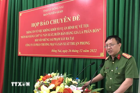 Đại tá Nguyễn Ngọc Quang, Phó giám đốc Công an tỉnh Đồng Nai phát biểu tại họp báo. (Ảnh: Nguyễn Văn Việt/TTXVN)