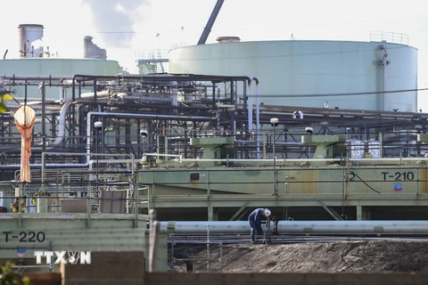 Một cơ sở khai thác dầu của tập đoàn Chevron tại El Segundo, California, Mỹ. (Ảnh: AFP/ TTXVN)