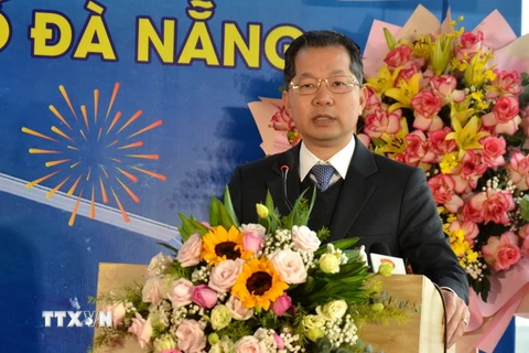 Bí thư Thành ủy Nguyễn Văn Quảng phát biểu động viên ra quân xây dựng đầu năm tại dự án Bến cảng Liên Chiểu-Phần cơ sở hạ tầng dùng chung. (Ảnh: Quốc Dũng/TTXVN)
