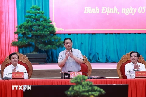 Thủ tướng Phạm Minh Chính làm việc với Ban Thường vụ Tỉnh ủy Bình Định. (Ảnh: Dương Giang/TTXVN)