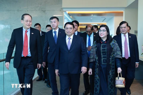 Hình ảnh Thủ tướng bắt đầu chuyến thăm chính thức Singapore