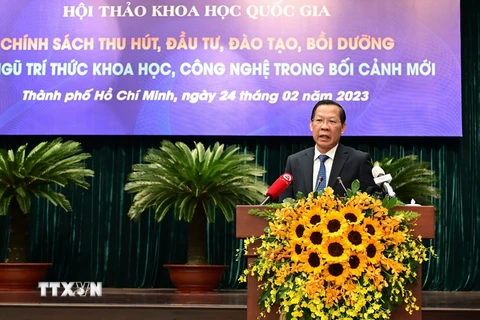 Chủ tịch UBND Thành phố Hồ Chí Minh Phan Văn Mãi phát biểu tại Hội thảo. (Ảnh: Thu Hoài/TTXVN)