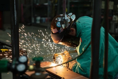 Một người làm công việc luyện thép ở Dayton, bang Ohio. (Nguồn: AFP/Getty Images)