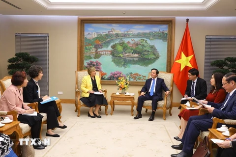 Phó Thủ tướng Trần Hồng Hà tiếp bà Rana Flowers, Trưởng Đại diện Quỹ Nhi đồng Liên hợp quốc tại Việt Nam. (Ảnh: Văn Điệp/TTXVN)
