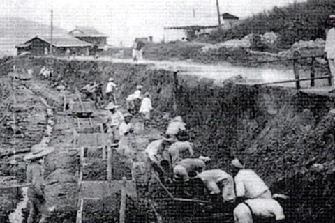 Người dân bị cưỡng bức lao động dưới thời đế quốc Nhật Bản đô hộ Hàn Quốc (1910-1945). (Ảnh: YONHAP/TTXVN)