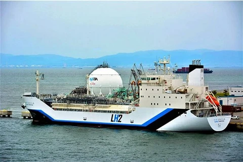 Tàu chở hydro lỏng ở cảng ở Kobe của Nhật Bản. (Nguồn: asia.nikkei)