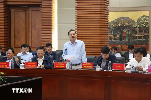Chủ tịch UBND thành phố Hải Phòng Nguyễn Văn Tùng phát biểu tại buổi làm việc. (Ảnh: Hoàng Ngọc/TTXVN)