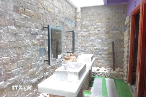 Nhà vệ sinh của nhà hàng P'ti steak house - bánh mỳ kiểu Pháp ở đường Hồ Nghinh, quận Sơn Trà, tham gia mô hình “Thoải mái như ở nhà-comfort as home.” (Ảnh: Văn Dũng/TTXVN)