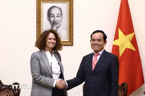 Phó Thủ tướng Trần Lưu Quang tiếp bà Carolyn Turk, Giám đốc Quốc gia Ngân hàng Thế giới (WB) tại Việt Nam. (Ảnh: Lâm Khánh/TTXVN)