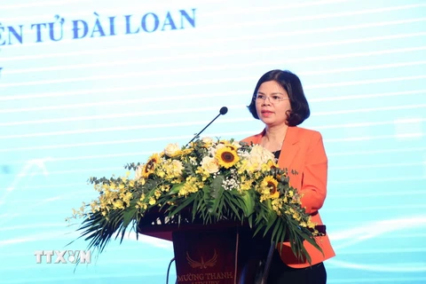 Chủ tịch UBND tỉnh Bắc Ninh Nguyễn Hương Giang phát biểu tại Hội nghị. (Ảnh: Thanh Thương/TTXVN)