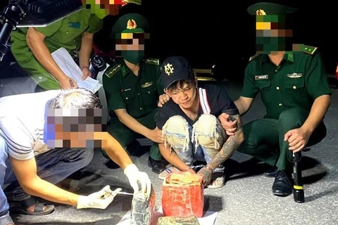Đối tượng Phan Văn An bị bắt giữ cùng tang vật gần 2kg ma túy. (Nguồn: Báo Thừa Thiên-Huế)