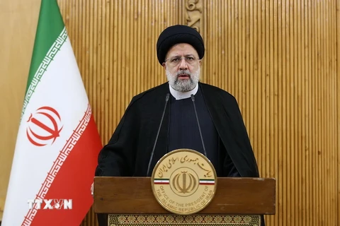 Tổng thống Iran Ebrahim Raisi trong một cuộc họp báo ở Tehran. (Ảnh: AFP/TTXVN)