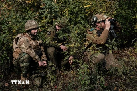 Binh sỹ Ukraine làm nhiệm vụ tại vùng Donetsk ngày 12/10/2022. (Ảnh: AFP/TTXVN)