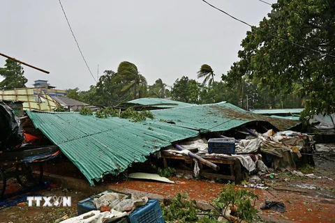 Một khu chợ bị phá hủy do bão Mocha tại Teknaf, Bangladesh, ngày 14/5 vừa qua. (Ảnh: AFP/TTXVN)