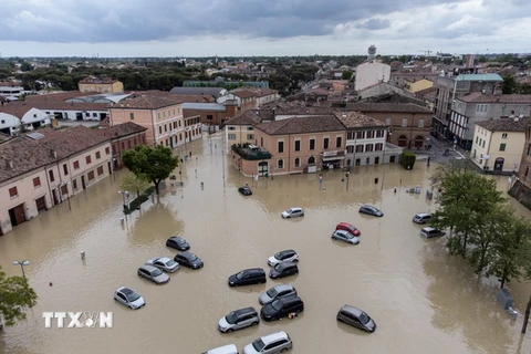 Cảnh ngập lụt sau những trận mưa lớn tại Lugo, Emilia-Romagna, Italy, ngày 18/5 vừa qua. (Ảnh: AFP/TTXVN)