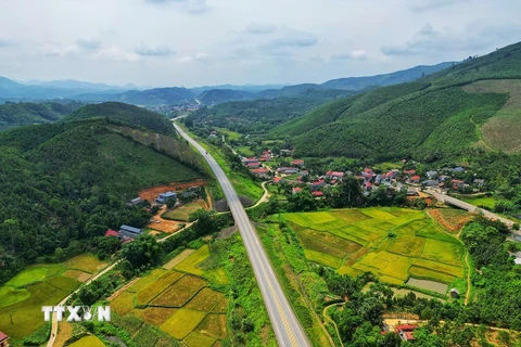 [Photo] Cao tốc Hà Nội-Lào Cai "đánh thức" kinh tế vùng Tây Bắc 