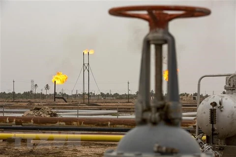 Một mỏ dầu tại Basra, Iraq. (Ảnh: AFP/TTXVN)