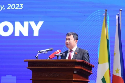 Chủ nhiệm Ủy ban Đối ngoại Vũ Hải Hà, Chủ tịch AIPA Caucus 14 phát biểu bế mạc Hội nghị. (Nguồn: Cổng thông tin điện tử Quốc hội)