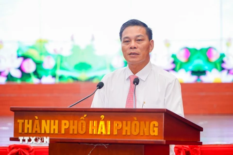 Chủ tịch UBND thành phố Hải Phòng Nguyễn Văn Tùng phát biểu tại Hội nghị. (Ảnh Minh Huệ/TTXVN)