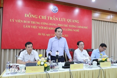 Phó Thủ tướng Trần Lưu Quang chủ trì làm việc với Bộ Khoa học và Công nghệ. (Ảnh: Lâm Khánh/TTXVN)