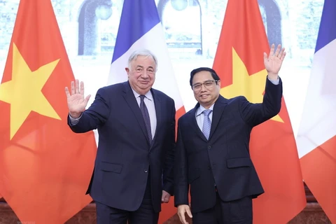 Thủ tướng Phạm Minh Chính tiếp Chủ tịch Thượng viện Cộng hòa Pháp Gérard Larcher. (Ảnh: Dương Giang/TTXVN)