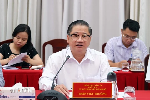 Chủ tịch UBND thành phố Cần Thơ Trần Việt Trường phát biểu tại buổi làm việc. (Ảnh: Thanh Liêm/TTXVN)